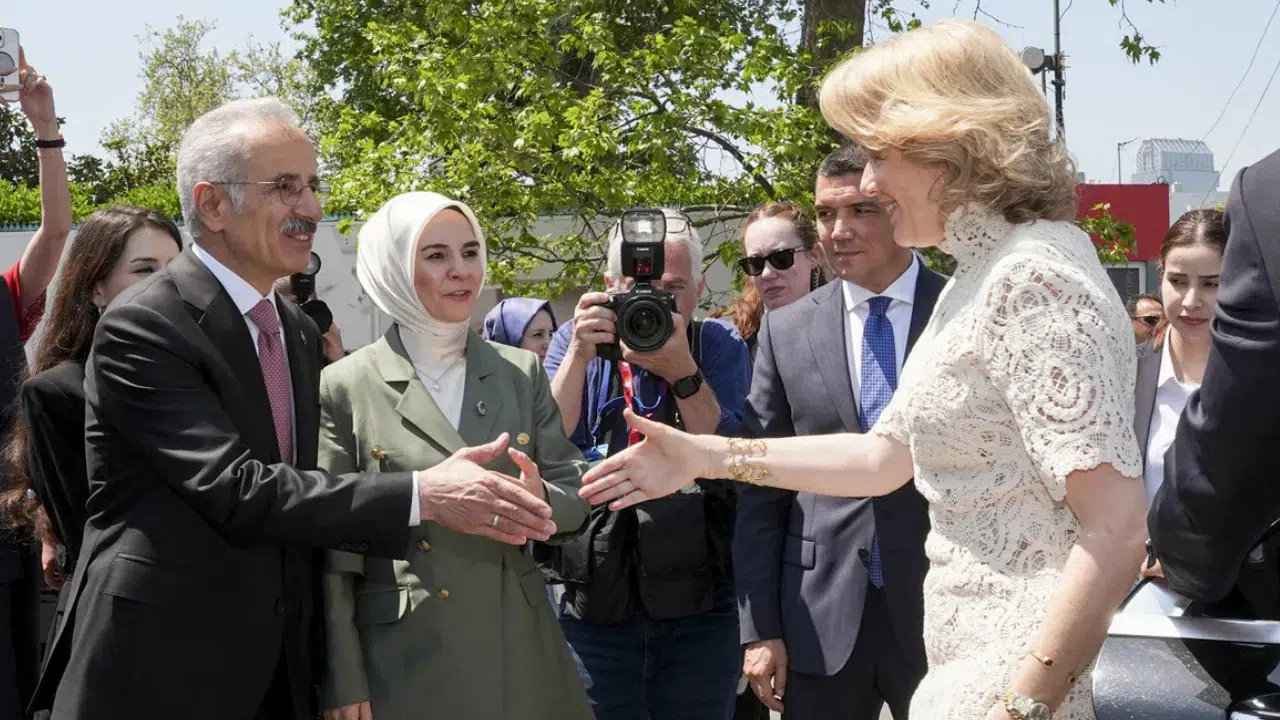 Kraliçe Mathilde İstanbul Deniz Müzesi'ni ziyaret etti