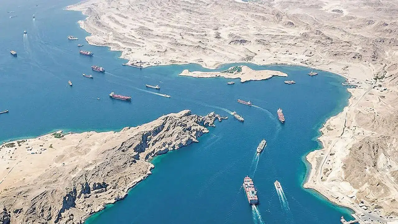 ABD donanması, Hürmüz Boğazı'ndaki 88 geminin rotasını değiştirdi