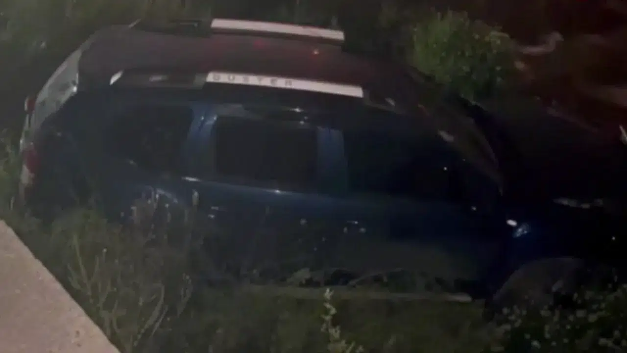Bursa'da dereye uçan otomobilin sürücüsü kaza yerinden kaçtı