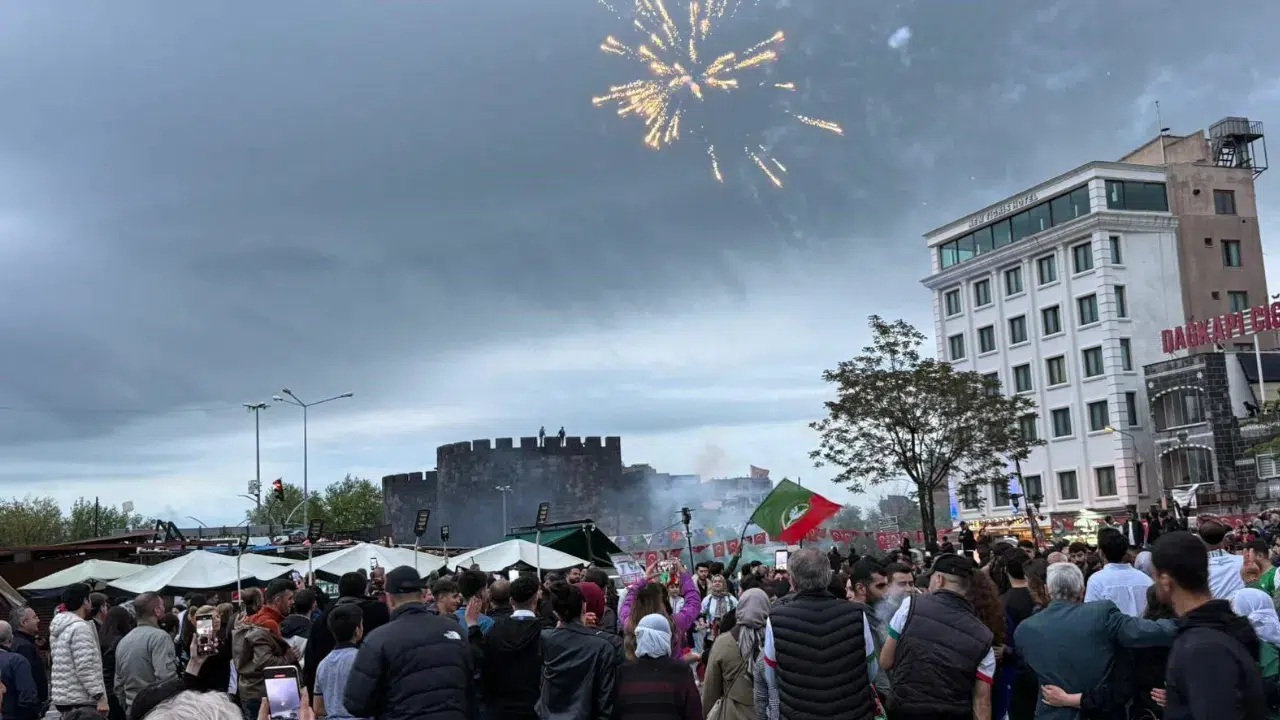 Diyarbakır'da şampiyonluk kutlamaları : 11 yaralı, 10 gözaltı
