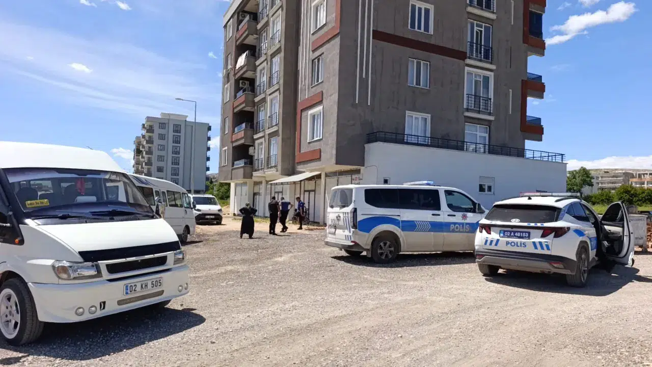 Adıyaman'da fabrika önünde üvey kız kardeşini kaçırma girişimi iddiası