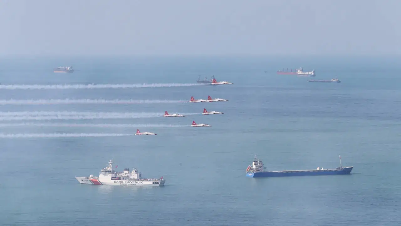 Samsun'da Türk Yıldızları ve SOLOTÜRK'ten 19 Mayıs gösterileri