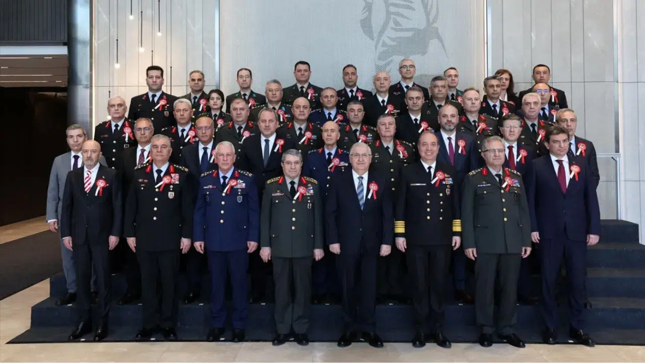 Bakan Güler ve komutanlardan Anıtkabir ziyareti
