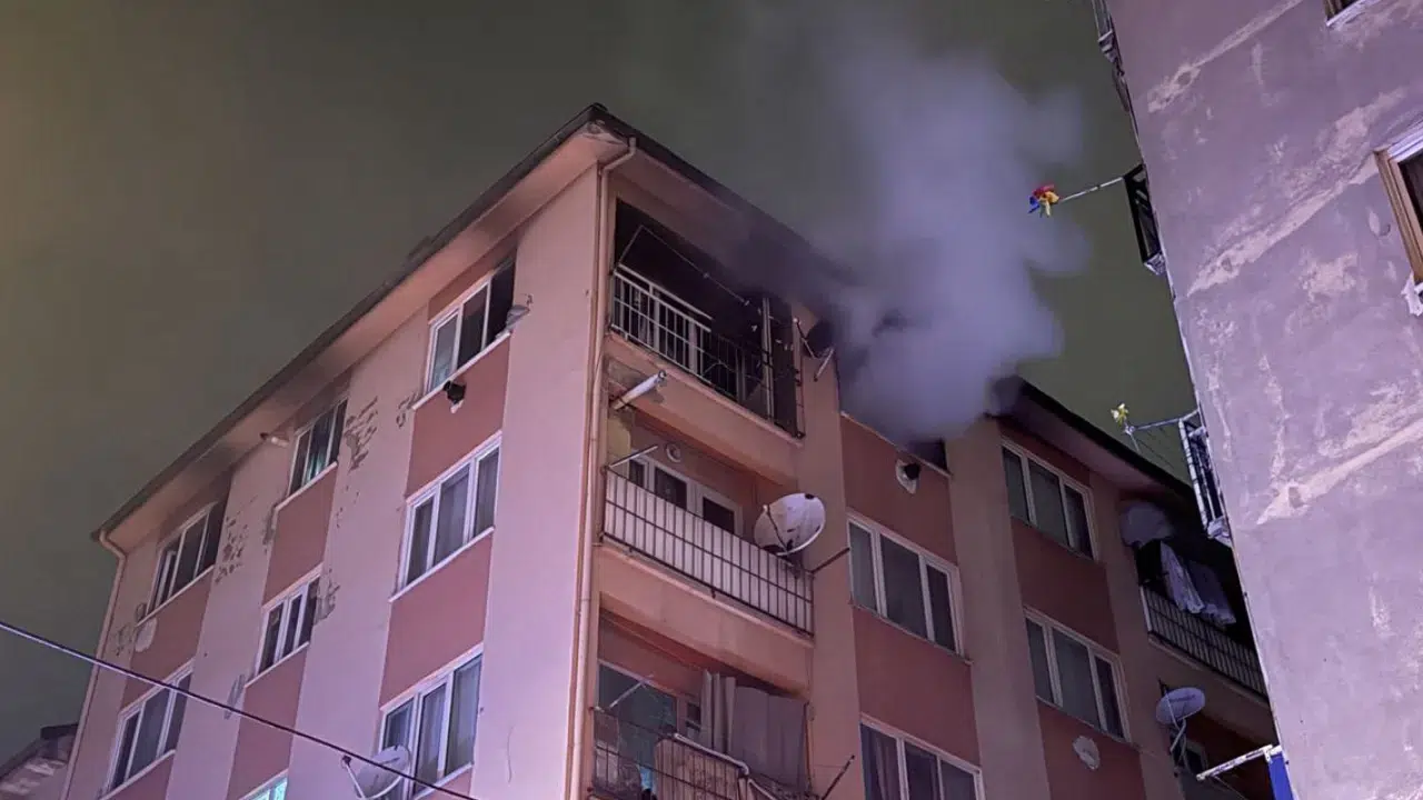 Bursa'da 6 katlı binada yangın