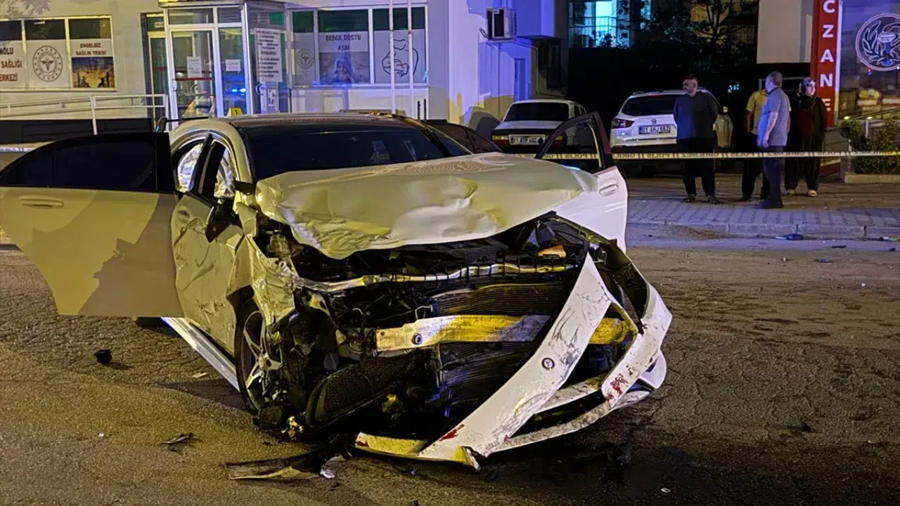 Adana'da zincirleme trafik kazası : 1 ölü, 4 yaralı