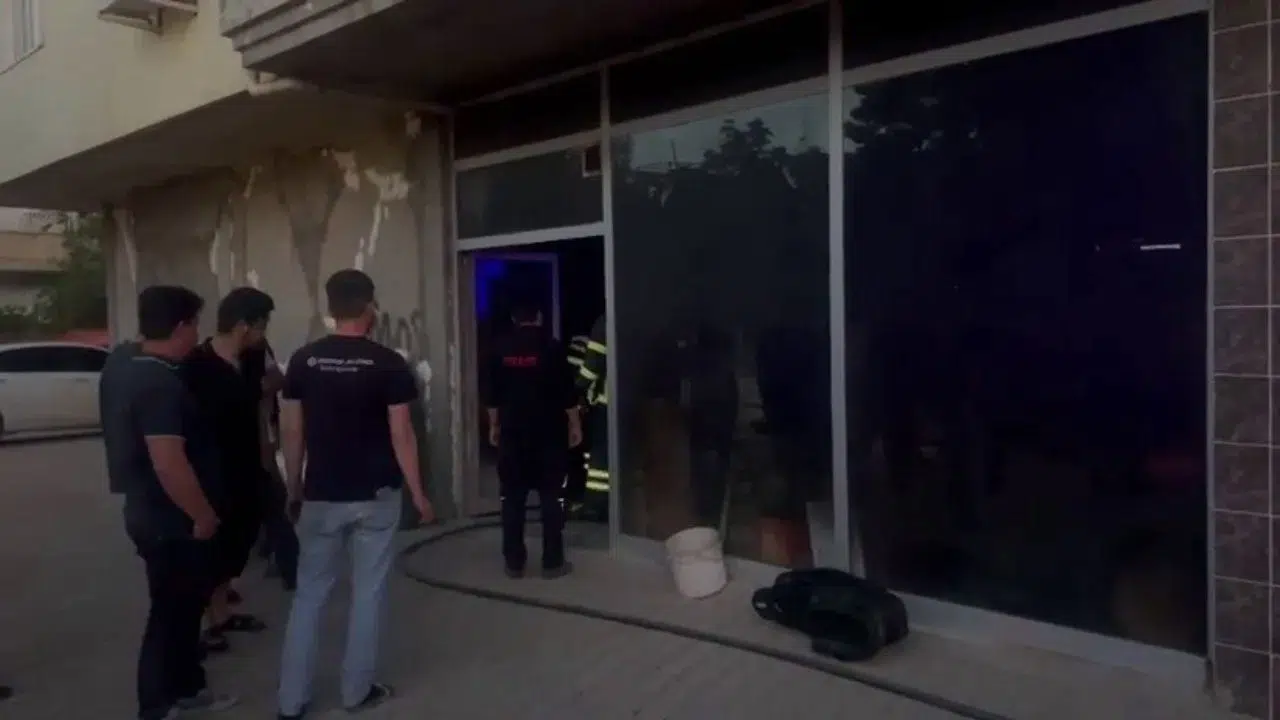 Adıyaman’da korkutan yangın : İş yeri alevlere teslim oldu