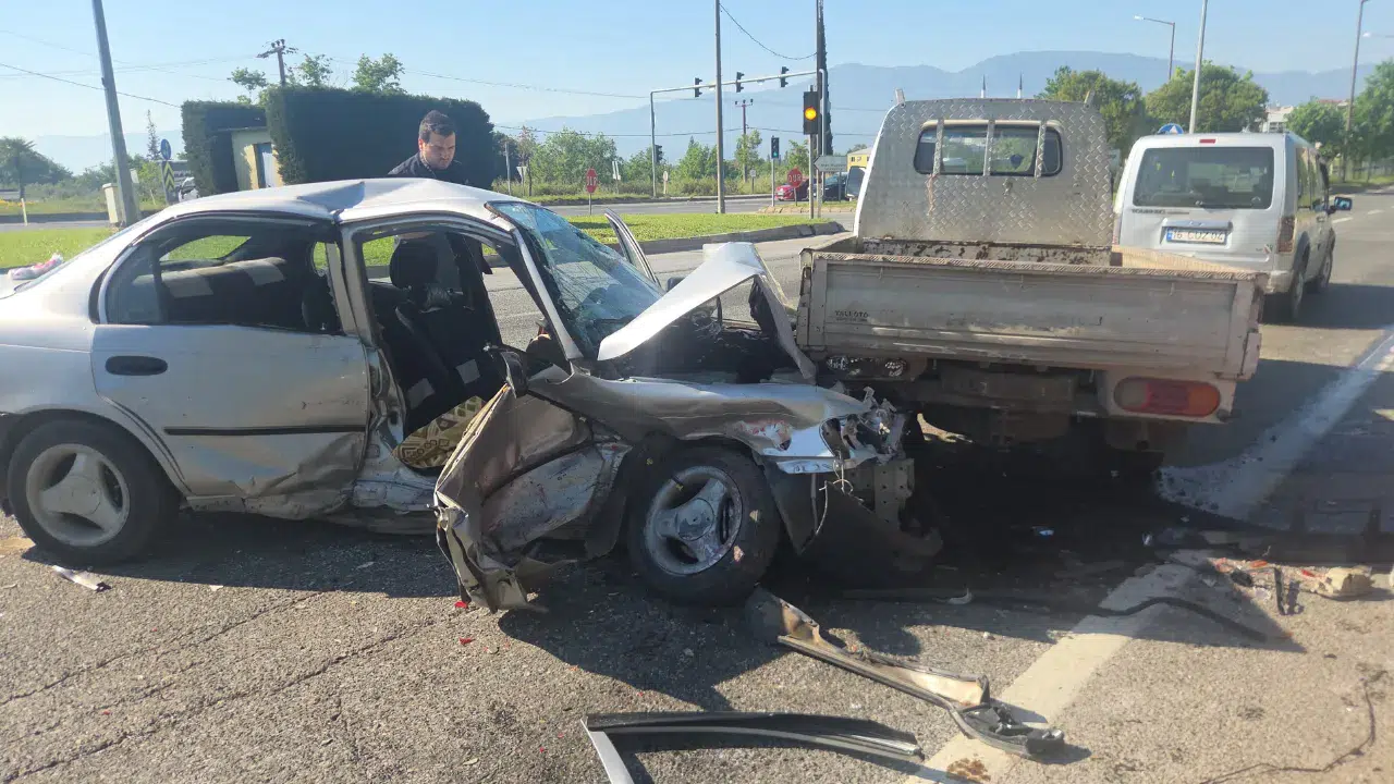 Bursa'da feci kaza : 4 araç birbirine girdi, 1 ölü, 4 yaralı