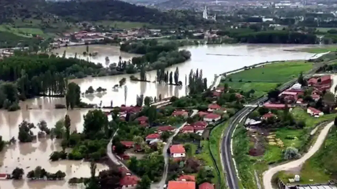 Tokat'ta Almus Barajı'nda taşkın riski oluştu : 15 mahalle ve 7 köy tahliye edildi