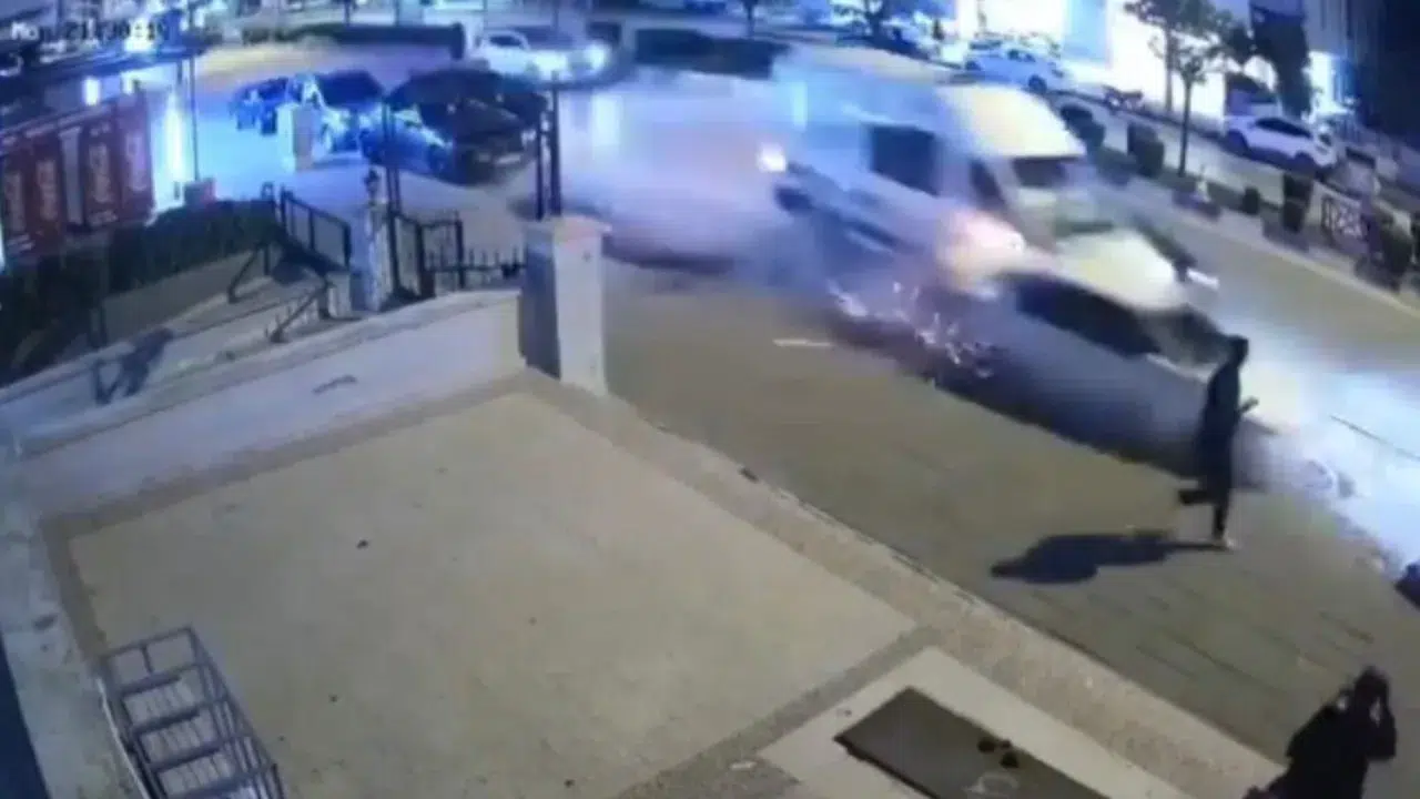 Gaziantep'te ambulansın karıştığı zincirleme kaza : 3 yaralı