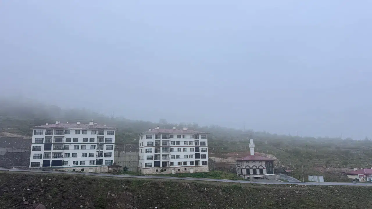 Kayseri'de sis : Bazı evler görünmedi