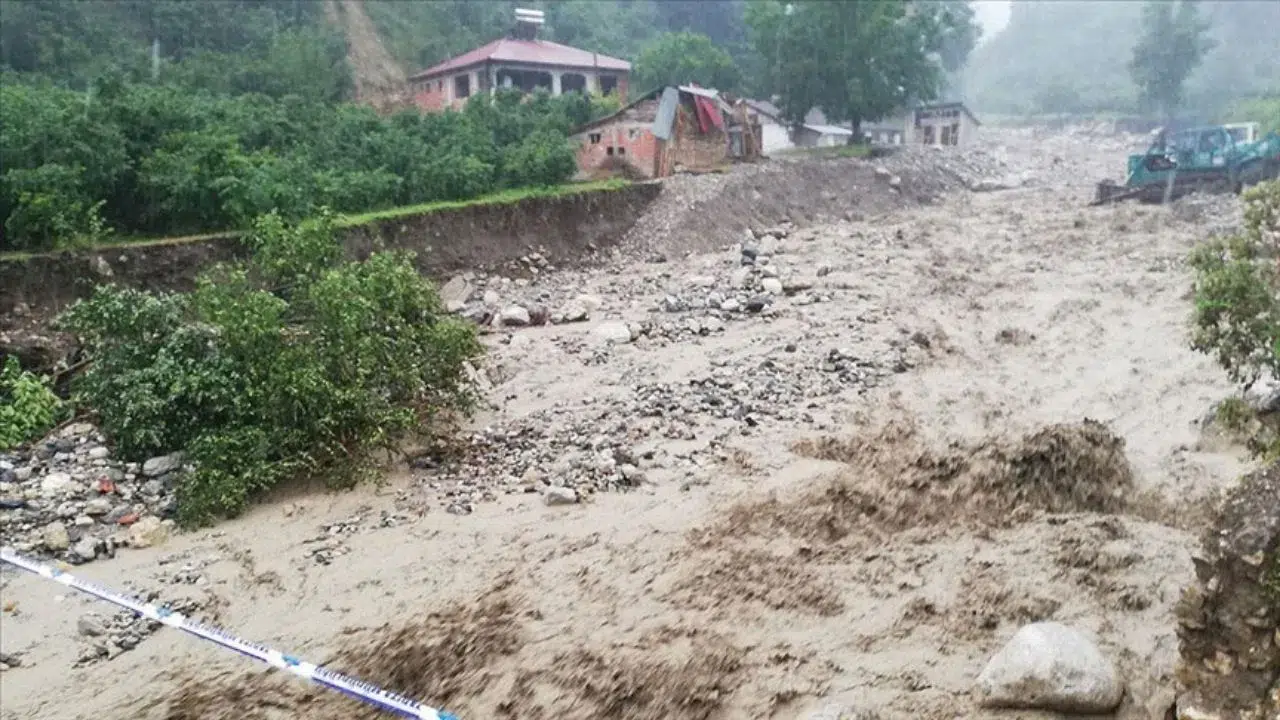 Bilecik'te Sorgun ve Karasu dereleri taştı , hasar tespiti yapılıyor