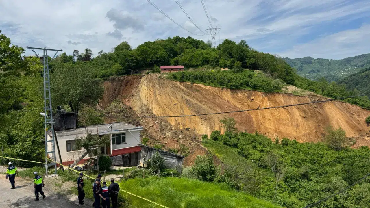 Ordu'da fındık bahçesinde heyelan