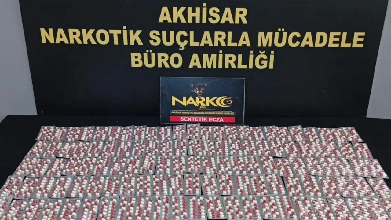 Manisa Akhisar'da uyuşturucu operasyonu : Bin 666 hap ele geçirildi