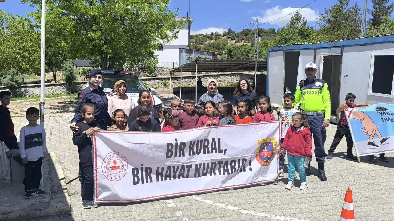 Adıyaman'da öğrenciler trafik konusunda bilinçlendi