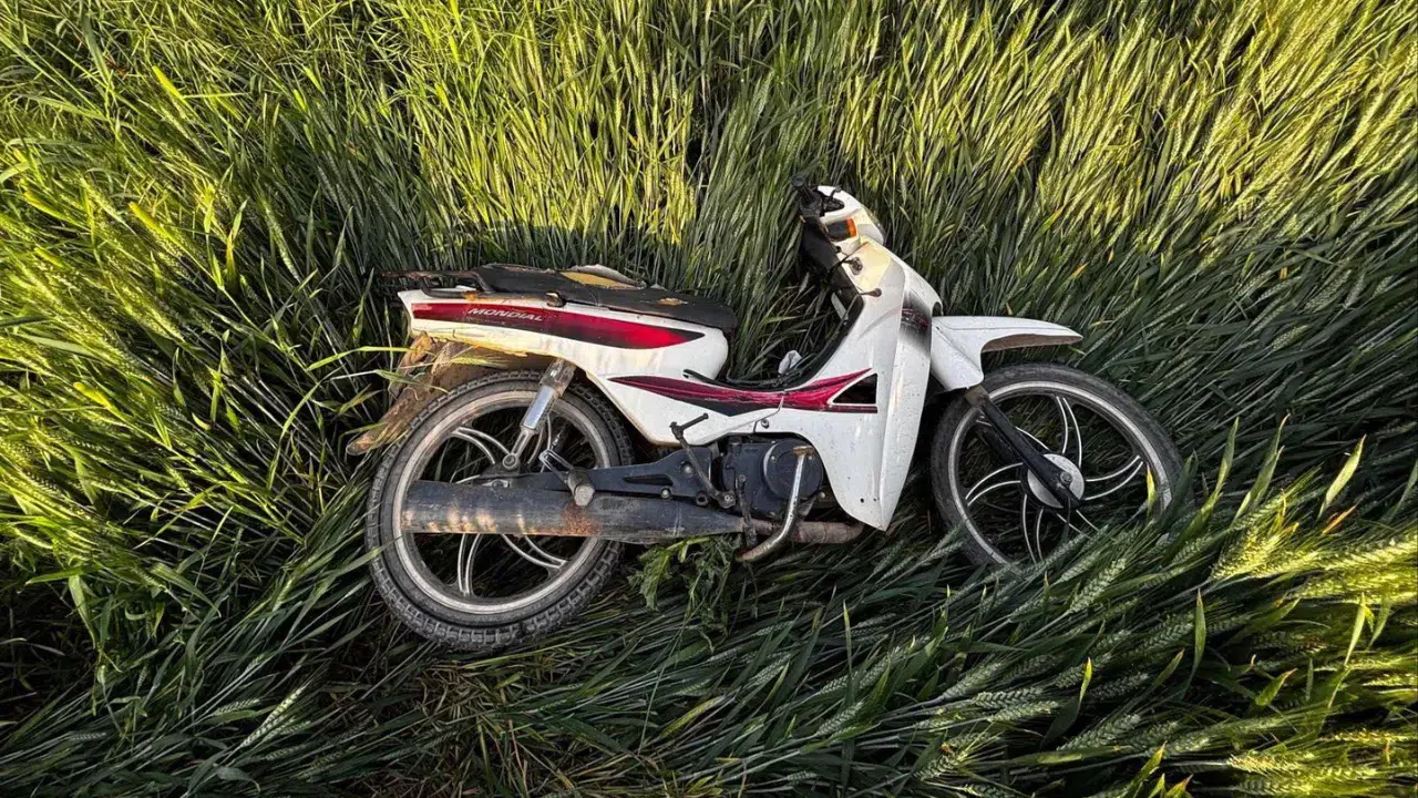 Bilecik’te motosiklet tarlaya uçtu : 2 yaralı
