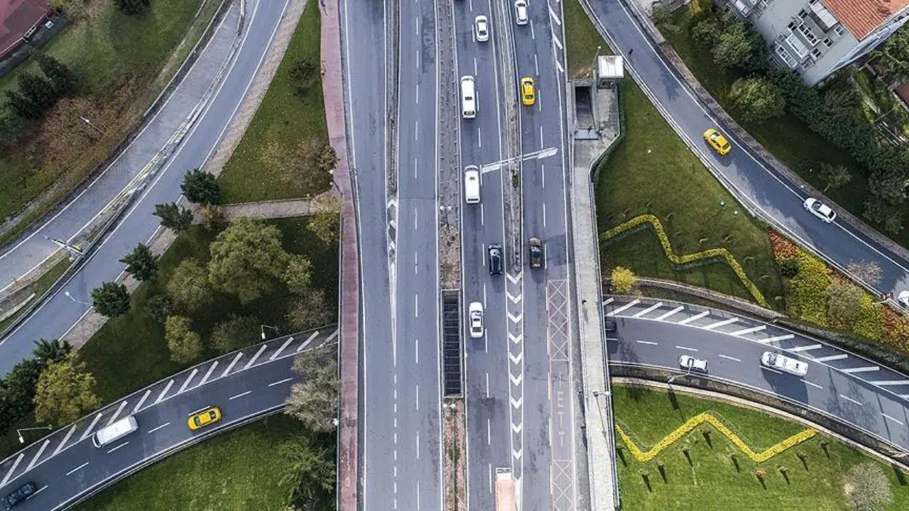 Bugün yola çıkacaklar dikkat ! Hangi yollarda çalışma var ?