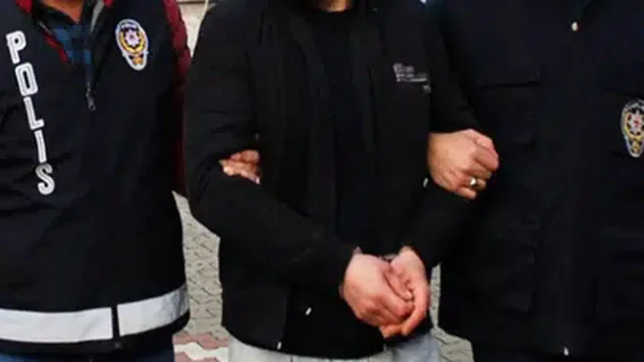 Muş’ta dolandırıcılıktan aranan şahıs jandarma operasyonuyla yakalandı