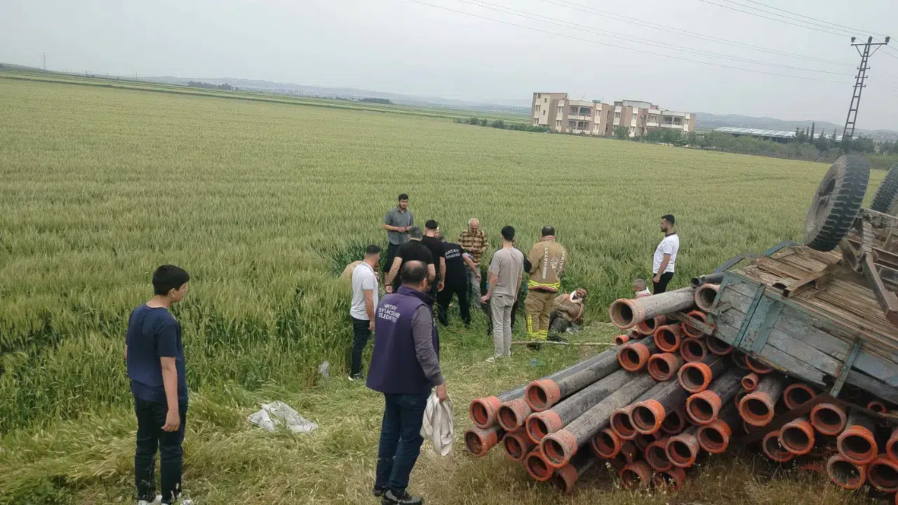 Hatay'da römork devrildi : 4 kişi yaralandı