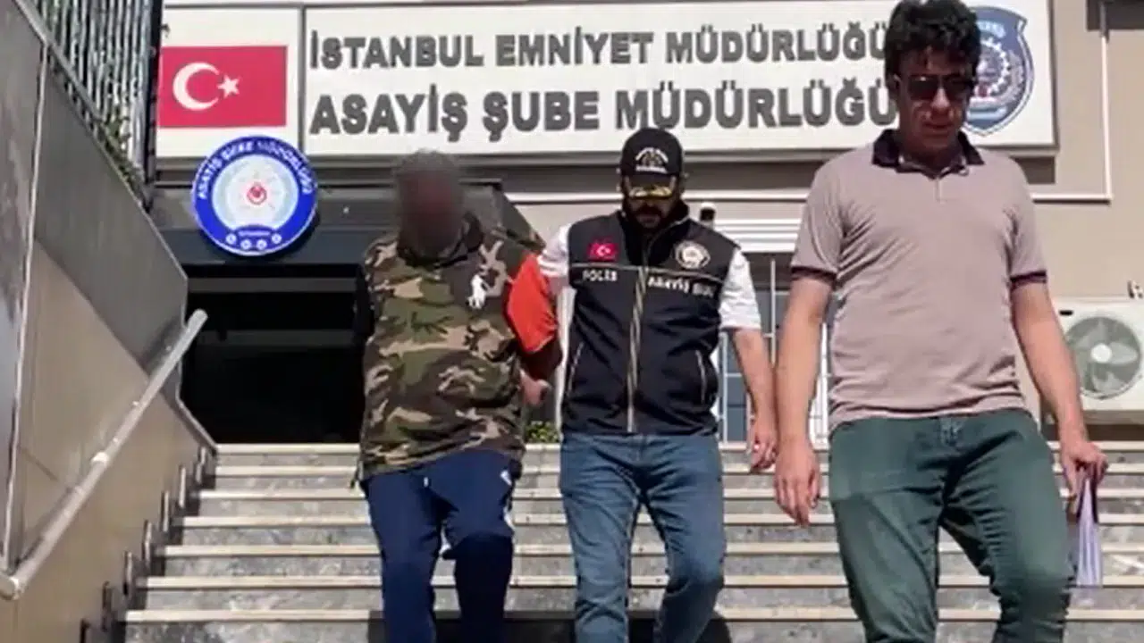 Fatih'te otobüste unutulan döviz dolu çantayı çalan yabancı 