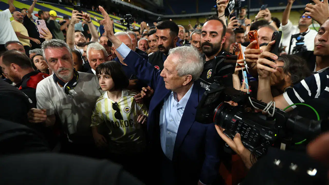 Aziz Yıldırım'dan açıklama : Arkadaşlarla beraber size borcu