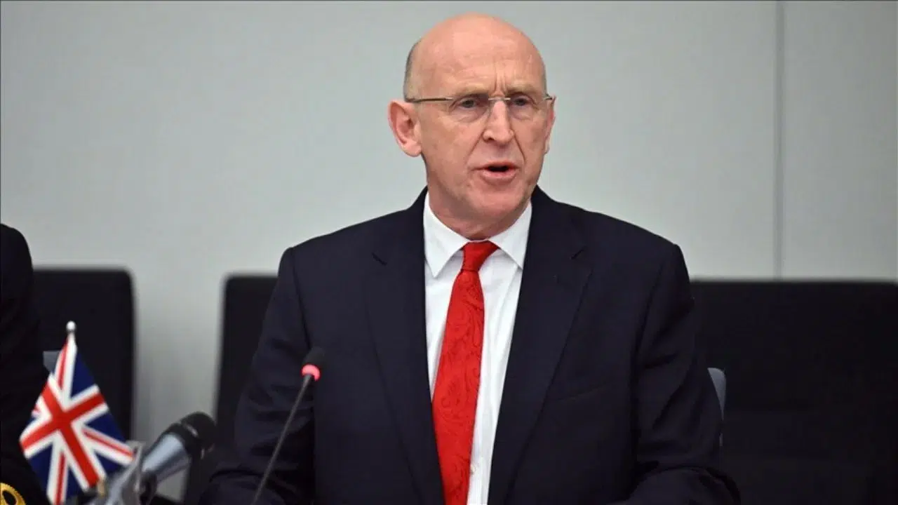 İngiltere Savunma Bakanı John Healey istifa etti : Başbakan 