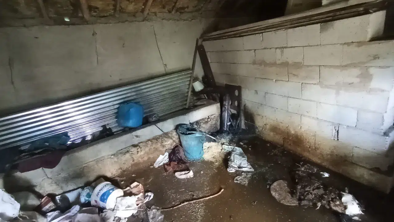 Van Muradiye'de yangın : Ev ve ahırda maddi hasar oluştu