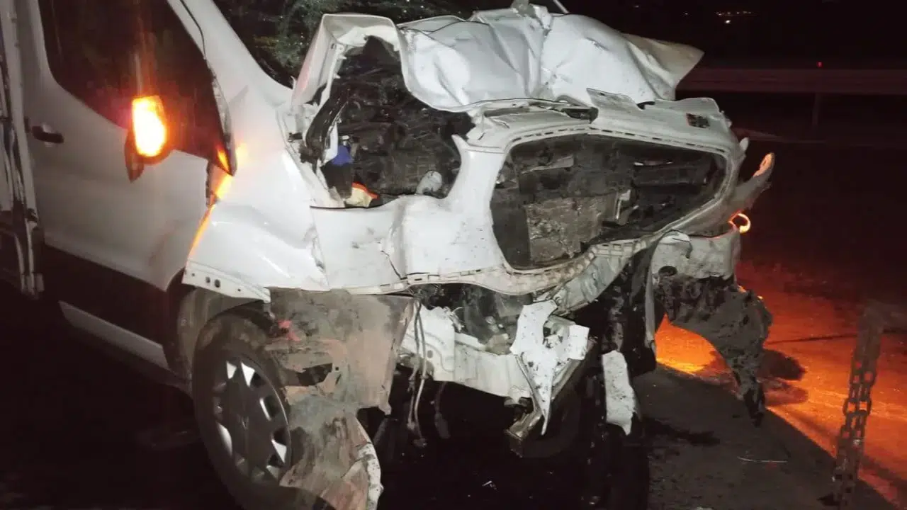 Bitlis'te iki otomobil çarpıştı : Kazada 3 kişi yaralandı