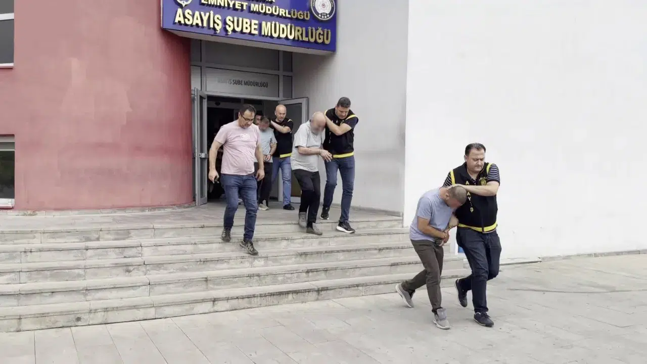 Adana'da çeşitli suçlardan aranan 9 hükümlü yakalandı