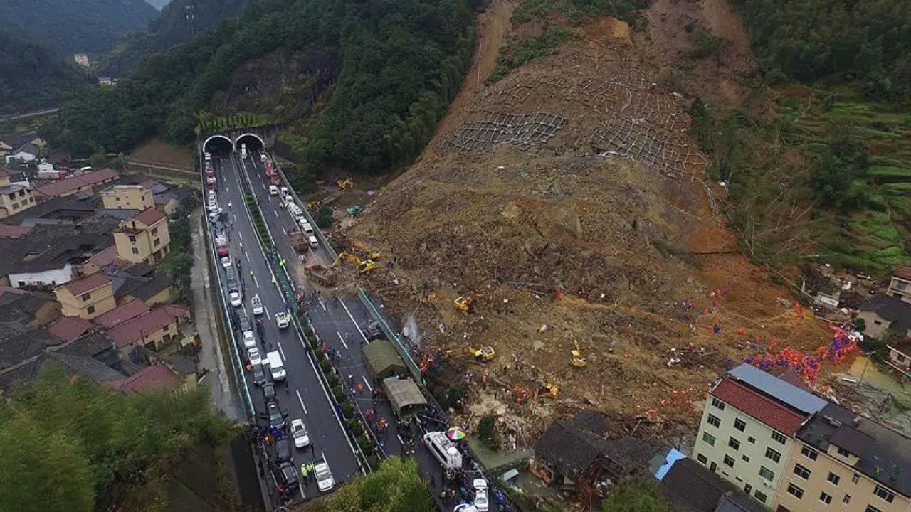 AFAD harekete geçti : Giresun'da heyelan nedeniyle 21 ev tah