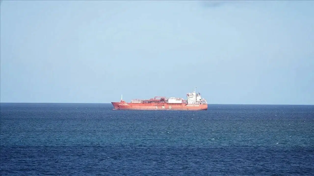 ABD, Umman Körfezi'nde bir petrol tankerini hedef aldı