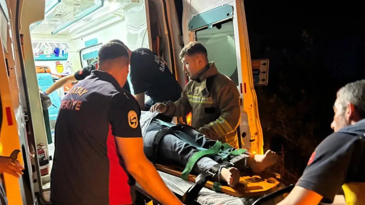 Hatay Antakya'da motosiklet dereye uçtu : 1 yaralı