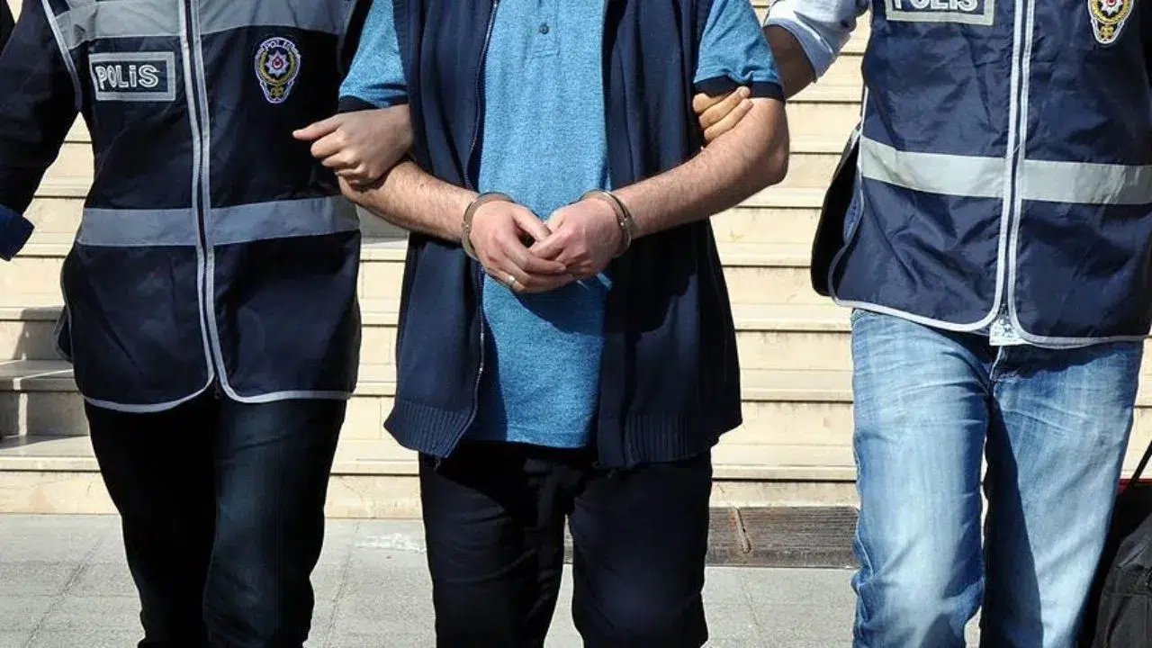 Fatih'te dehşet : İstediği parayı alamayınca annesini bıçakl
