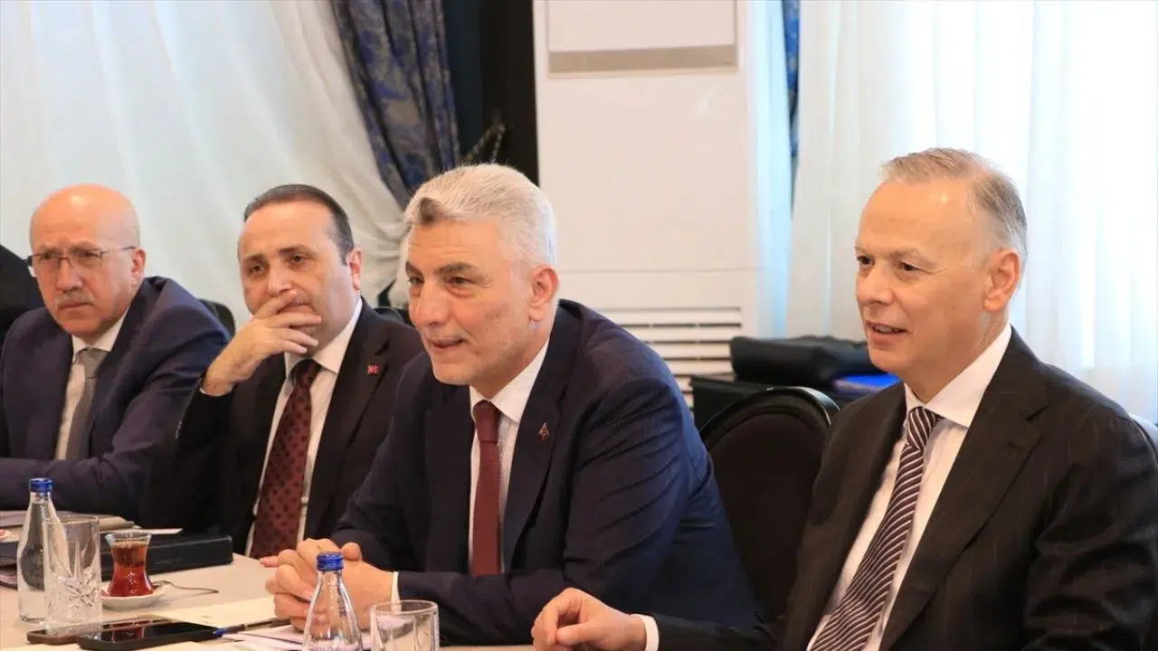 Bakan Bolat : Türkiye-Suriye transit ticaret koridoru devred