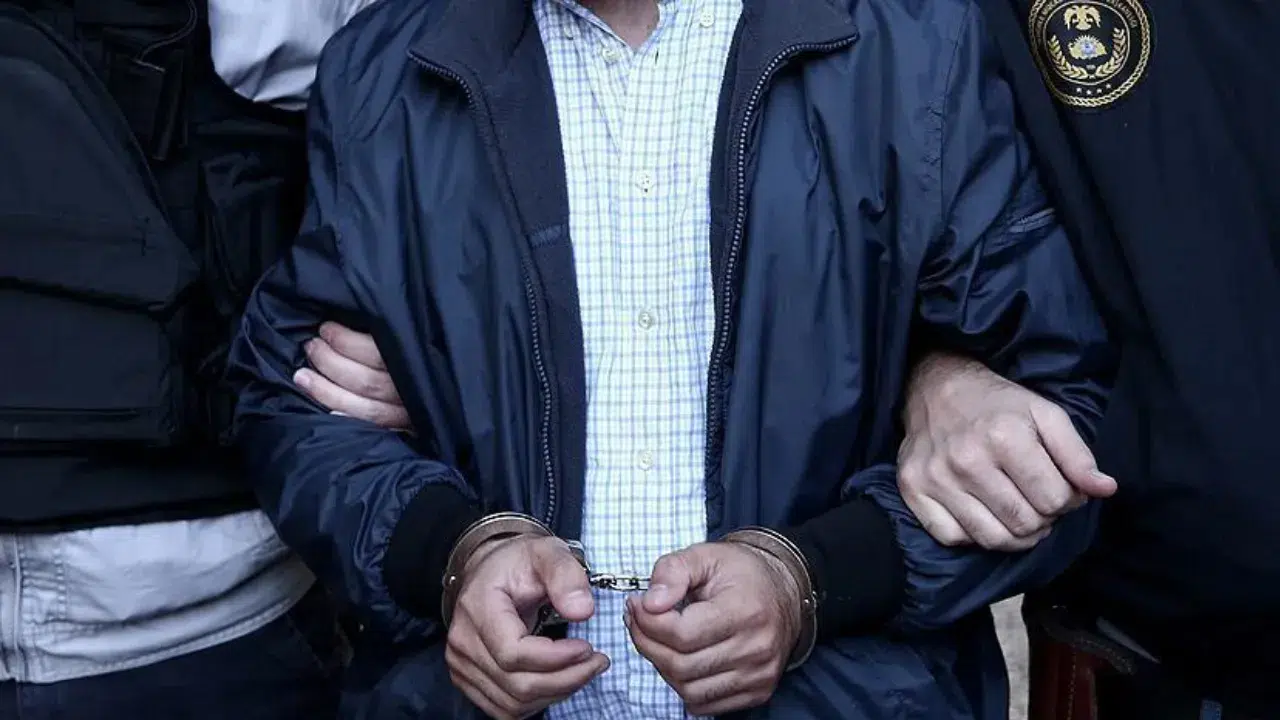 İstanbul merkezli 6 ilde sahte dolar operasyonu : 18 kişi tu