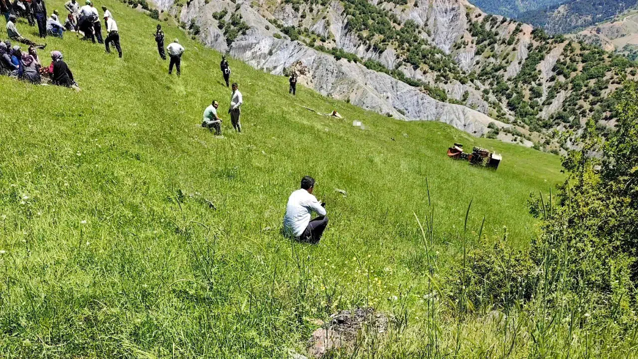 Çorum'da traktör devrildi : 56 yaşındaki adam yaşamını yitir