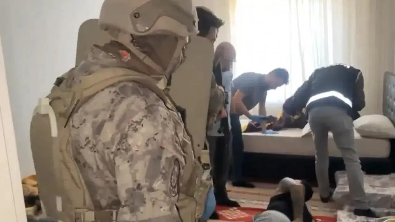 Elazığ merkezli 'nitelikli yağma' operasyonu : 4 t