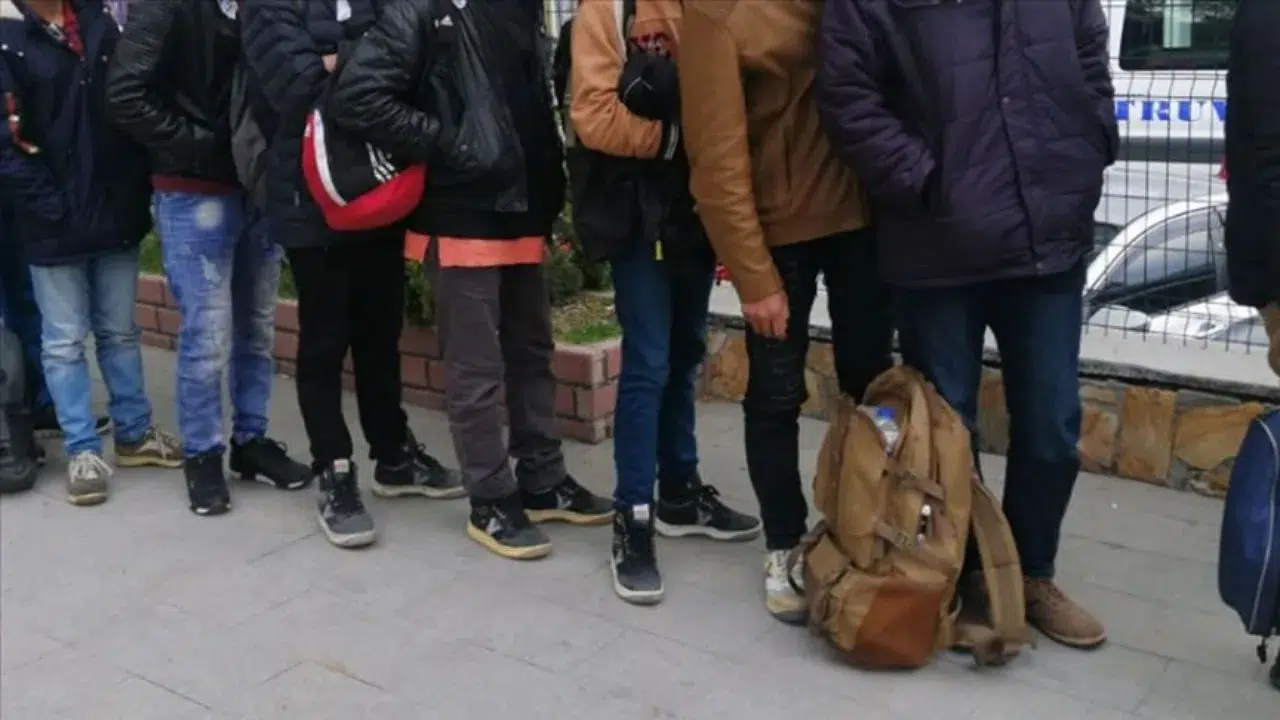 Bolu’da göçmen kaçakçılığı operasyonu : 6 düzensiz göçmen yakalandı, 1 kişi tutuklandı