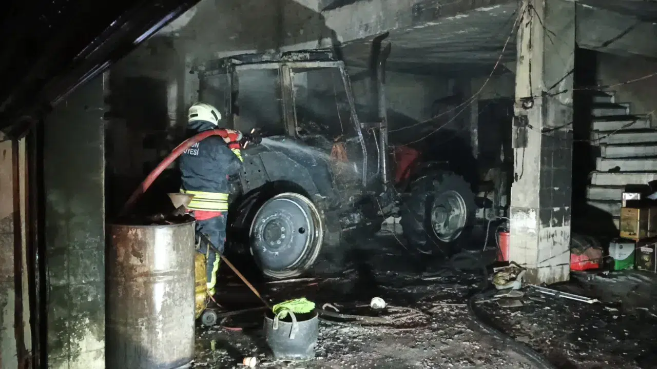 Samsun'da iş yerinde yangın  : Büyük çapta maddi hasar oluşt