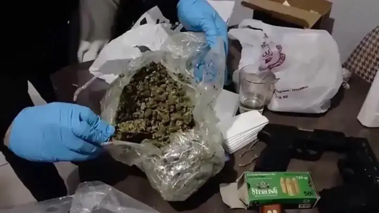 Kağıthane'de 'aile evi' görünümlü uyuşturucu zulasına baskın