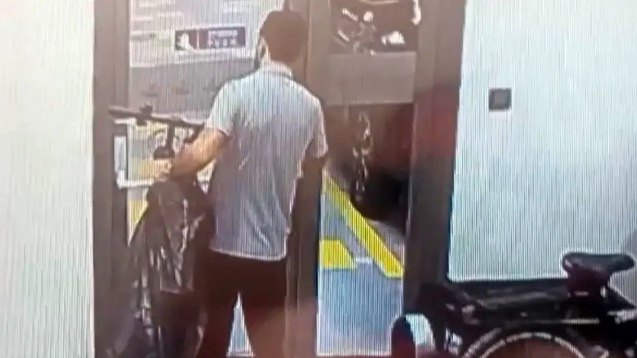 Arnavutköy'de çaldığı bisikleti polis merkezine kendisi geti