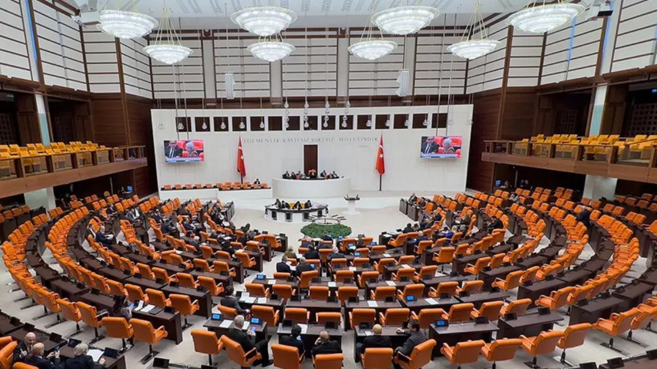 TBMM Genel Kurulu toplandı : Milletvekilleri günde