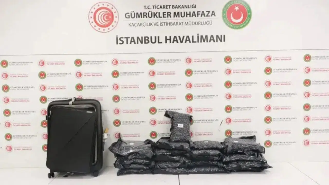 İstanbul Havalimanı’nda valizden 22 kilo çıktı : Yabancı şüp