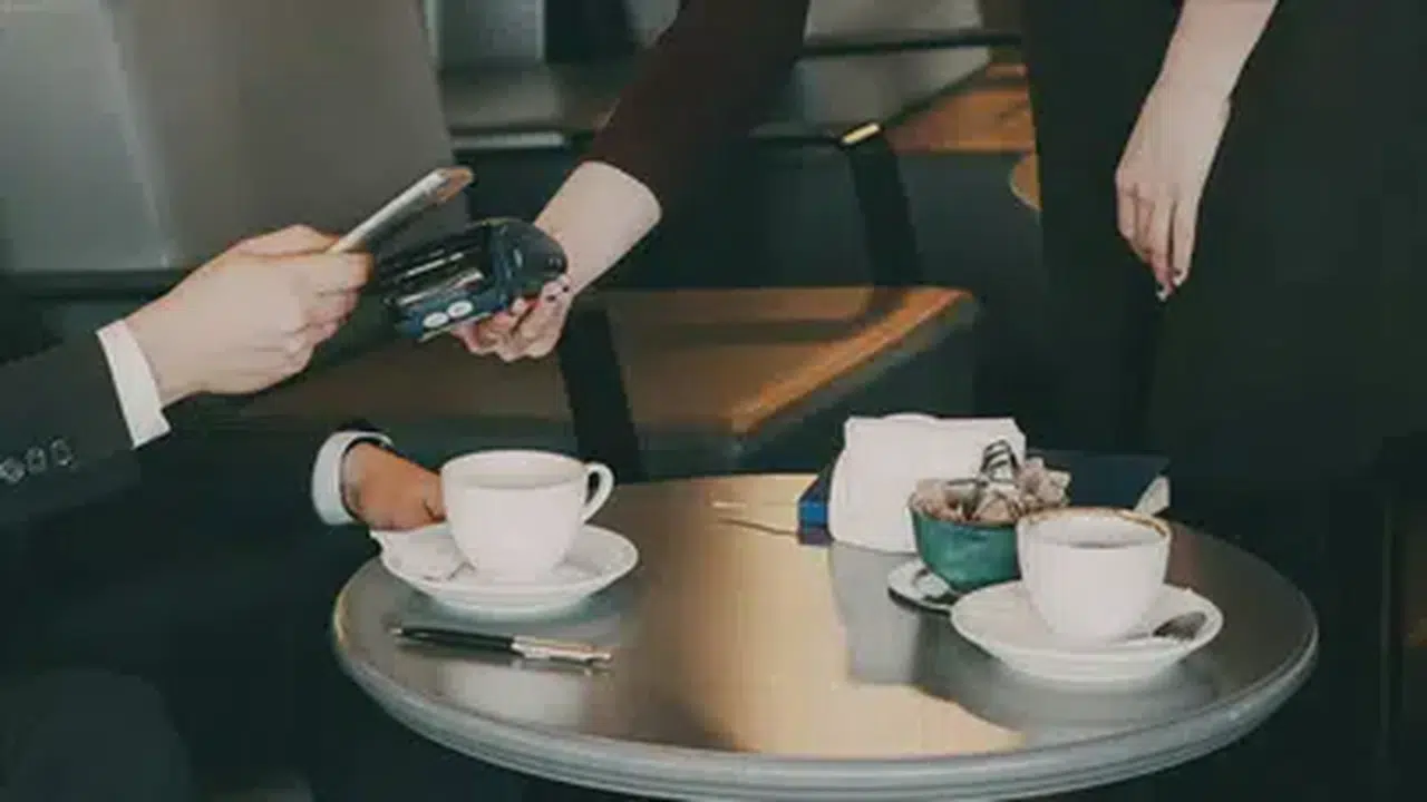 Ticaret Bakanlığı'ndan restoranlara servis ücreti 