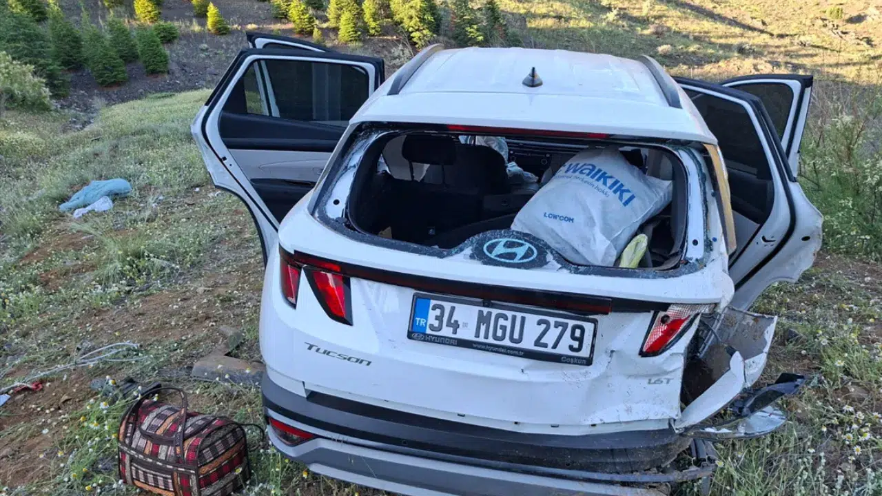 Niğde Ulukışla'da kaza : Otomobil şarampole yuvarlandı