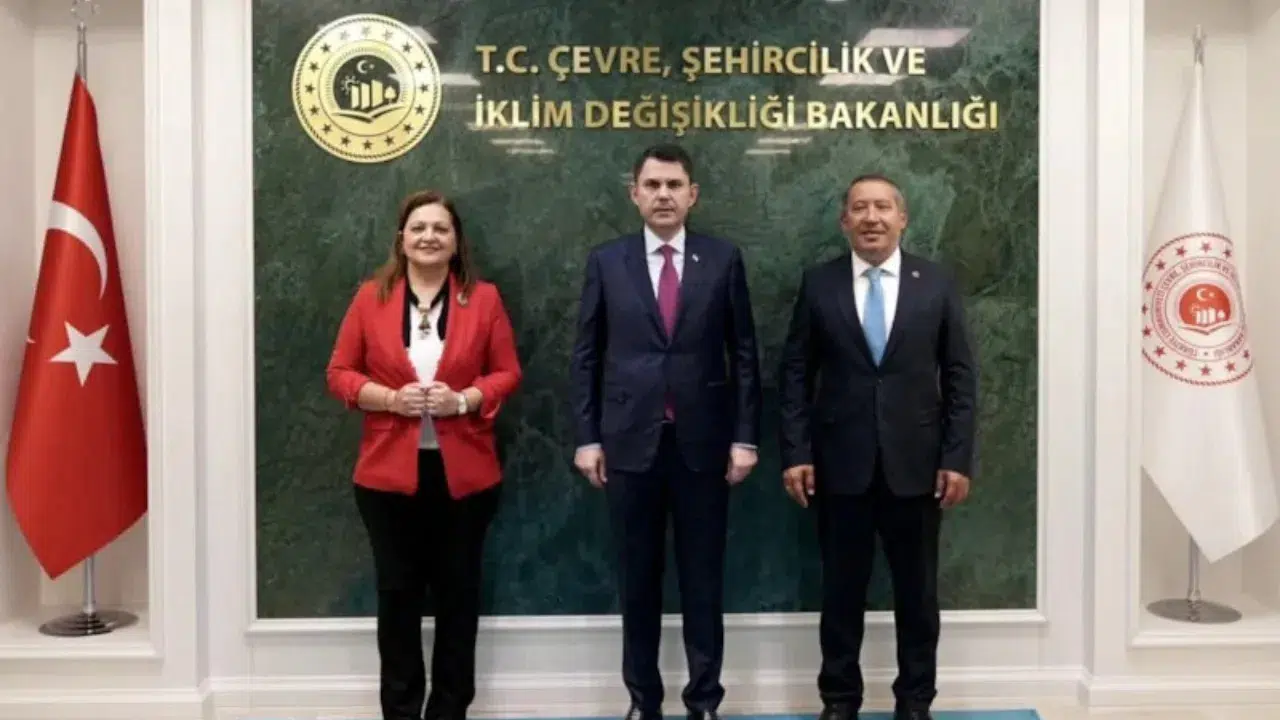 Bakan Kurum, Afyonkarahisar Belediye Başkanı Burcu Köksal il