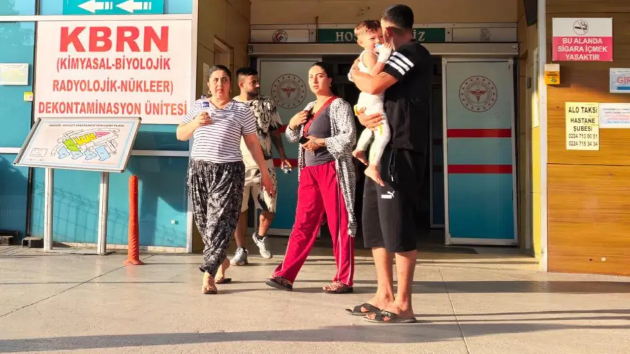 Bursa'da 2 yaşındaki çocuk, bahçedeki mangal ateşine düştü