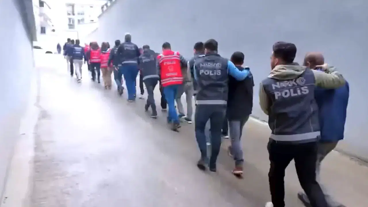 69 ilde uyuşturucu operasyonu : 381 kişi tutuklandı