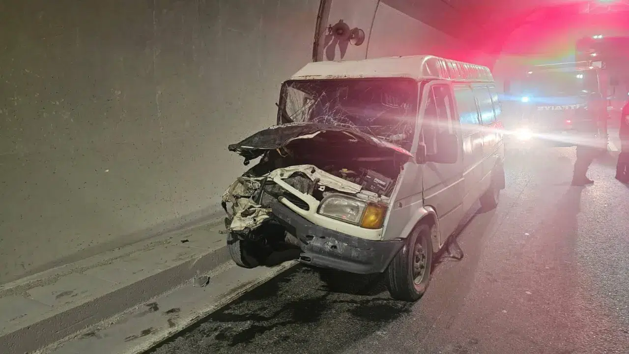 Bilecik'te tünelde kaza : 1'ağır 3 kişi yaralandı