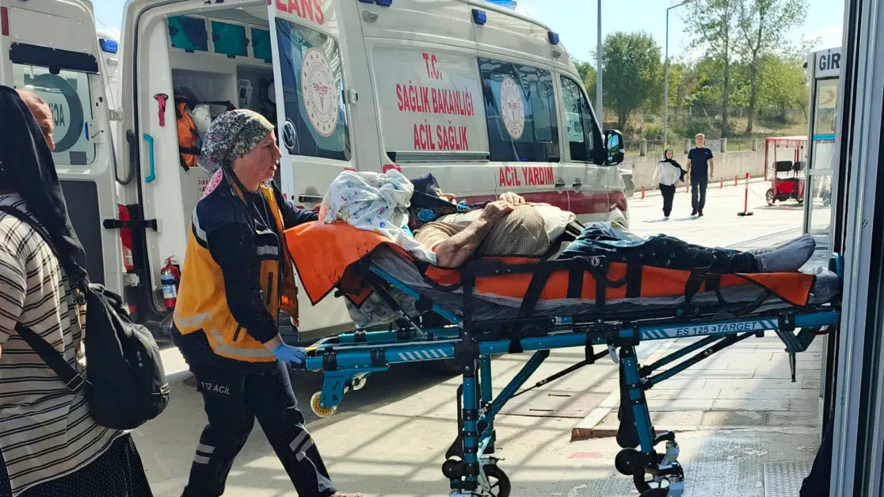 Samsun Bafra’da traktörün römorku devrildi : 6 kişi yaralandı