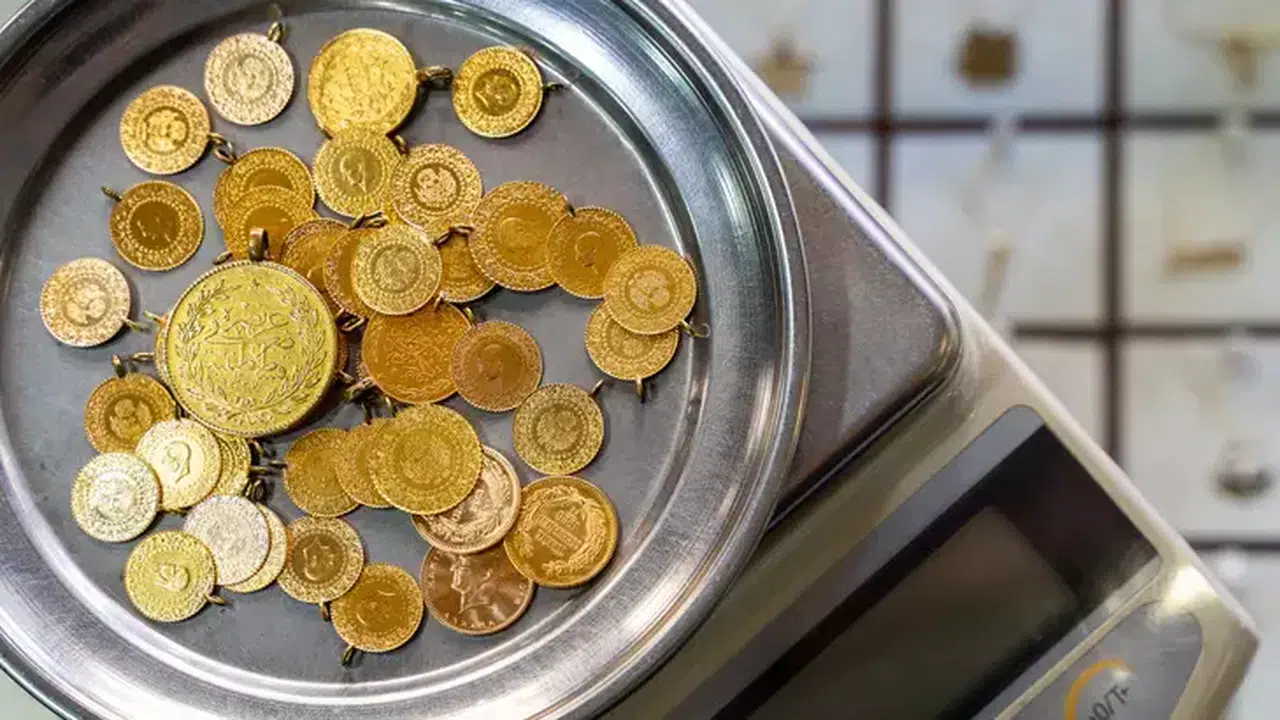 Gram altın 8 bin lira oldu
